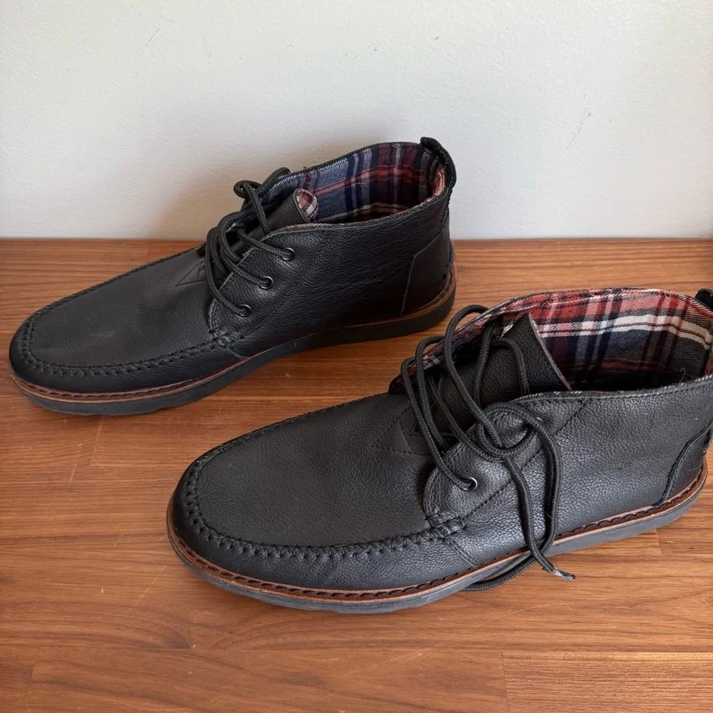 Like New TOMS Chukka Leather Boot Black Full Grain Pebble Leather 12 US